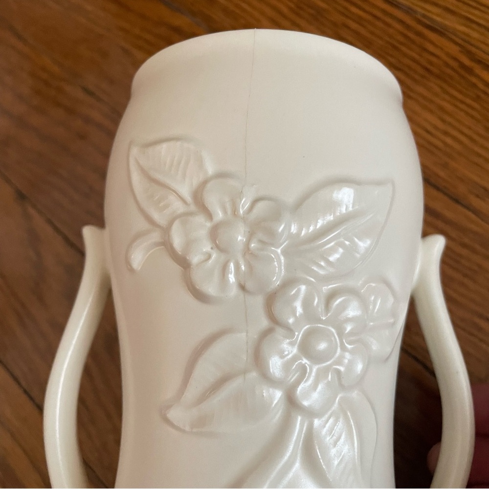 Vintage Red Wing Elegant Cream Floral Ceramic Vase - Picture 5 of 8